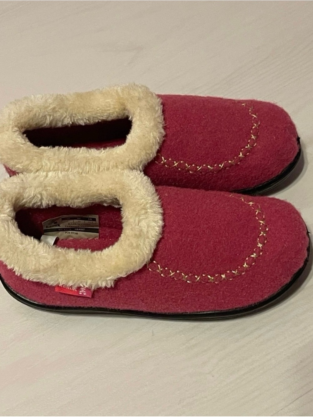 Kamik Kids Pink Slip-On Slippers with Cream Faux Fur Cuff